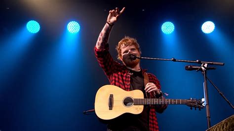 Il Rombo di Ed Sheeran al Festival di Glastonbury: Un Concerto Epico o una Festa da Dimenticate?